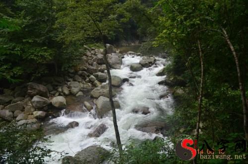 梦到水流连绵不断