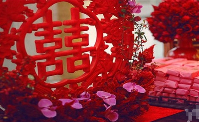 1996年的属鼠女什么时候结婚最好（动婚年龄感情怎么样）